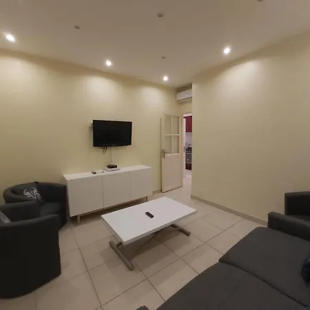 Flat City Hall, Ric'keys Apartment